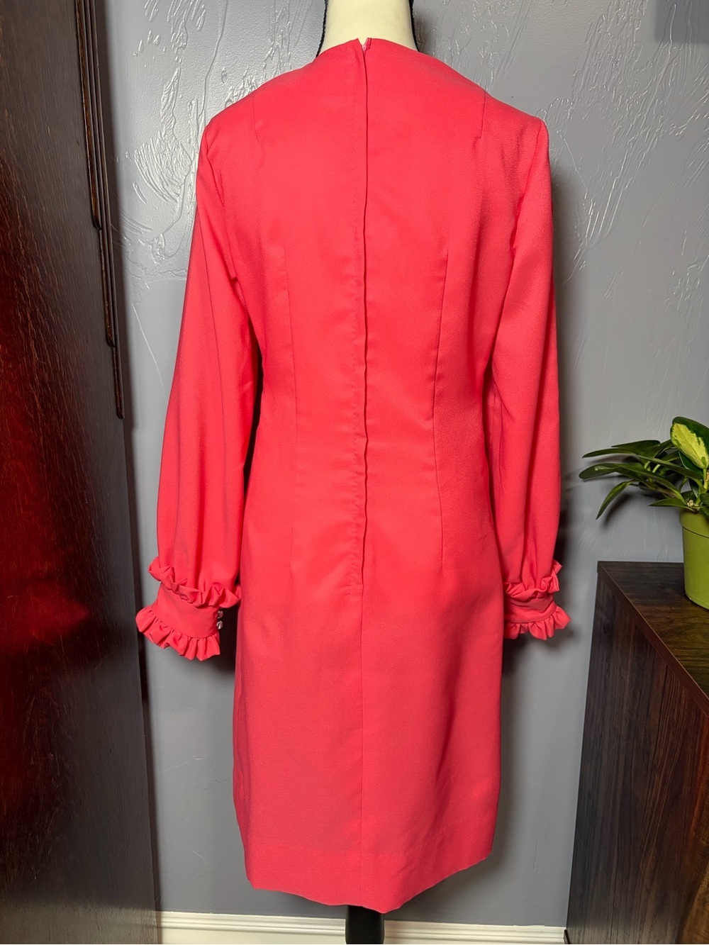 60’s Vintage Handmade Coral Ruffle-Front Long Sleeve Dress - Picture 4 of 11